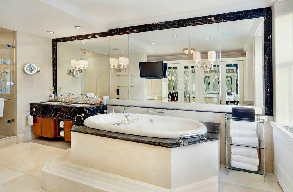 I would happily live in this bathroom.